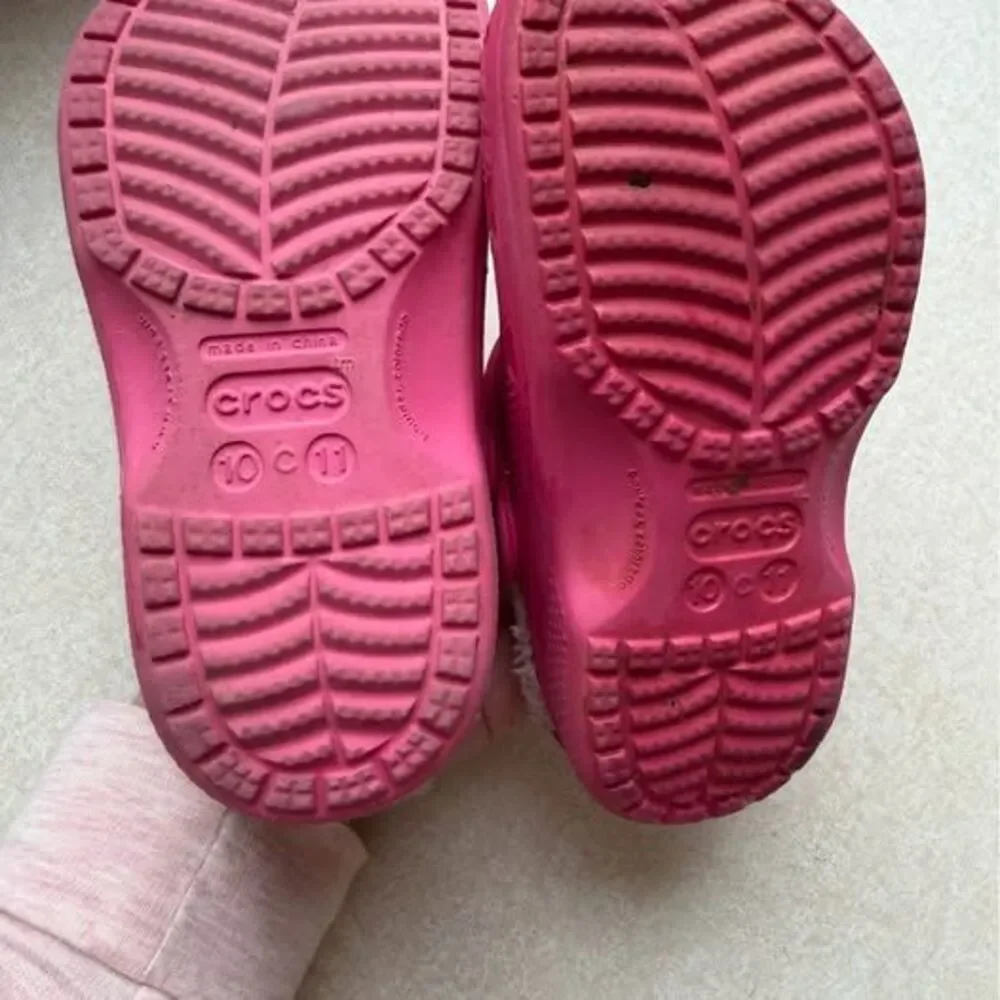 Fuzzy lined crocs size 10/11